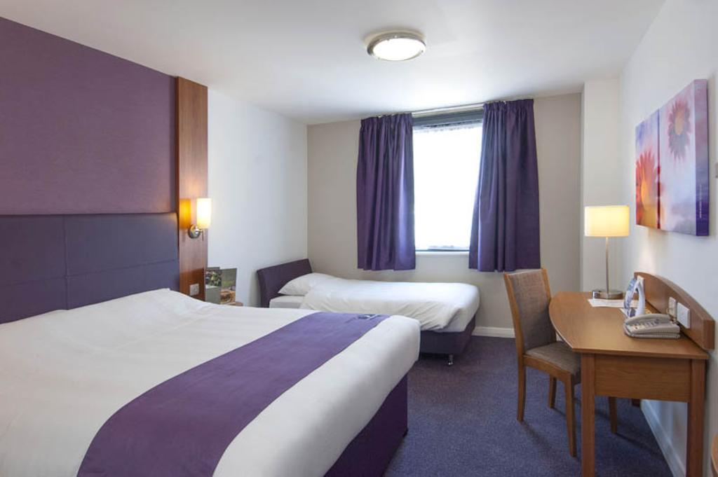 Premier Inn London Hampstead Room photo
