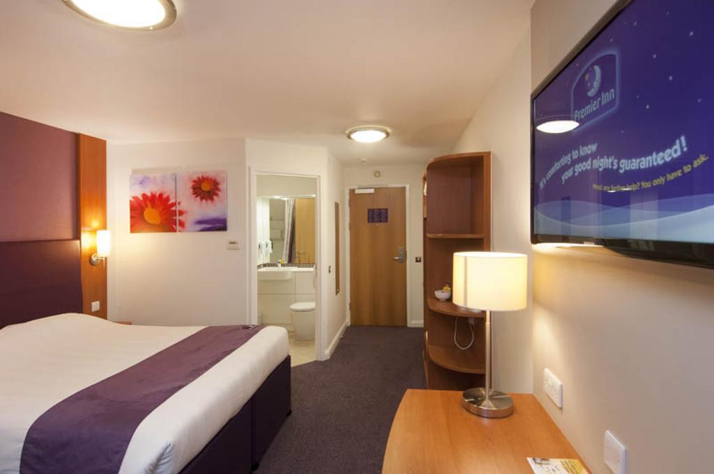 Premier Inn London Hampstead Exterior photo